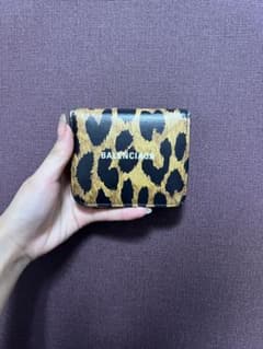 BALENCIAGA ヒョウ柄 二つ折り財布 - メルカリ