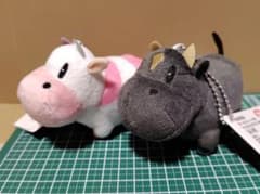 牧場物語 ボールチェーン付き ウシさんなかよしぬいぐるみ 2種 - メルカリ