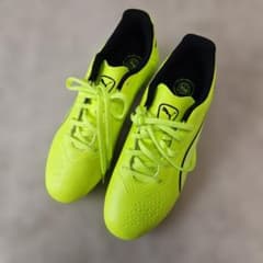 新品☆PUMA サッカースパイク イエロー - メルカリ