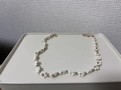 ビーズの花柄ネックレスのサムネイル