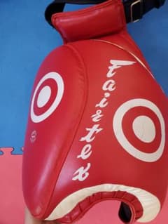 Fairtex 赤 ローキックパッド　右足のみのサムネイル