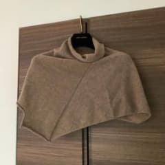 専用になりました。　　ヨーガンレール　未着用のカシミヤポンチョ　ババグーリ 専用になりました。 ヨーガンレール 未着用のカシミヤポンチョ