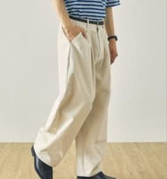 EMMA CLOTHES タックワイドバルーンシルエットチノパンツ アイボリーのサムネイル