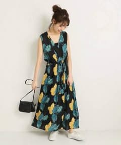 スピックアンドスパン❤️オオバナプリントワンピース イエナ、ZARA、ユニクロのサムネイル