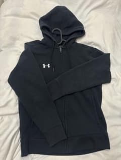 ⚠︎年内処分します　お値下げ　UNDER ARMOUR フード付きパーカーのサムネイル