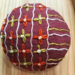 お花の刺繍ブローチのサムネイル