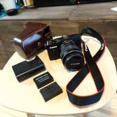 キャノン EOS M 標準レンズ & 予備バッテリー付きのサムネイル