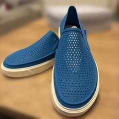 crocs スリッポンシューズ　27.5〜28cm 青　ブルーのサムネイル