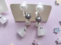 ゆらゆらおばけのイヤリング・ピアス(ロング)のサムネイル