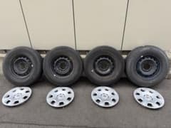 195/80R15 スチールホイールとキャップ　釘が刺さっているが空気抜けなし 195/80R15 スチールホイールとキャップ 釘が刺さっているが空気抜け