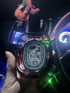 diptyque FLEUR DE PEAU ユニセックス香水のサムネイル