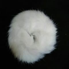 白ふわふわシュシュのサムネイル