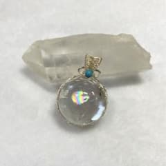 天然石パワーストーン　虹入り透明水晶ペンダントトップ③のサムネイル