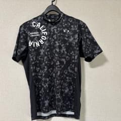 【美品】OAKLEY ゴルフウェア モックネック 半袖シャツ カモフラ Lのサムネイル