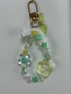 ハンドメイド 花形ビーズチャームのサムネイル