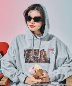 STRANGER THINGS】コラボ 缶バッジ 付きパーカーLサイズ - メルカリ