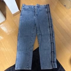 ブルーデニムパンツ サイドストライプ付きのサムネイル