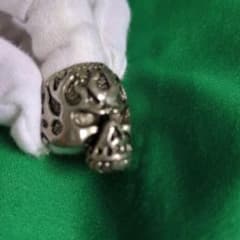 スカル 指輪 刻印 骸骨 リング - メルカリ