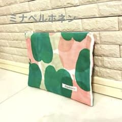 ミナペルホネン りんご柄 フラットポーチ - メルカリ