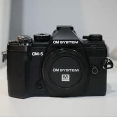 【S数1008回！】OM SYSTEM OM-5 ミラーレスカメラ S数1008回！】OM SYSTEM OM-5 ミラーレスカメラ - メルカリ