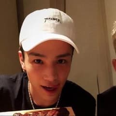 岩田剛典さん使用！ THRASHER キャップ 白のサムネイル