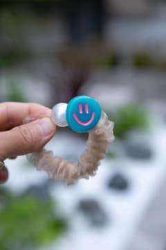 スマイルモチーフ ヘアゴム パール付きのサムネイル