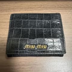 miumiu2つ折り財布クロコ型押し miumiu 二つ折り財布 クロコ型押し ブラック - メルカリ
