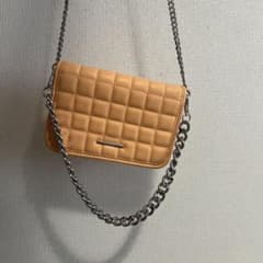 Bershkaキルティングショルダーバッグ オレンジのサムネイル