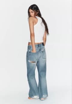 ZARA ダメージ加工 デニムパンツ ライトブルー - メルカリ