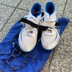 アシックス陸上競技　跳躍用のスパイクです。踵に名前がありますが、かなり薄いです。のサムネイル