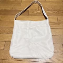 シーイン　ショルダーバッグ　ホワイト　合皮