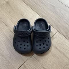 Crocs キッズ サンダル ブラック C6のサムネイル