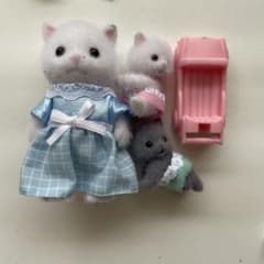 シルバニアファミリー 猫の家族とベビーカーのサムネイル