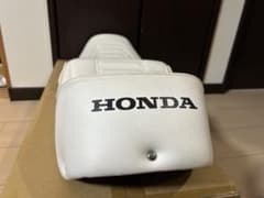 ヨンフォア白シート純正パターンのサムネイル
