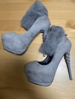 グレー ファー付きハイヒールのサムネイル