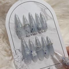 ハイビスカスネイル チップ ロングポイント シルバーラメ フラワー 韓国 水色のサムネイル