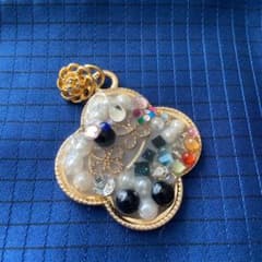 ハンドメイド　アクセサリー　ヘアゴム　ポニーフック　ブローチ　バックチャームのサムネイル