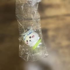 映画ちいかわ　人魚の島のひみつ　入場特典　チャームミニフィギュア　ハチワレのサムネイル