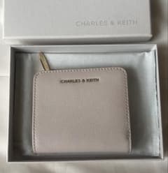 CHARLES & KEITH 二つ折り財布のサムネイル