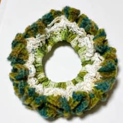 シュシュ（かぎ編み）！グリーン系のコットンとモヘア！手作りのヘアアクセサリー