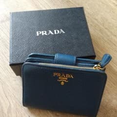 PRADA二つ折り財布のサムネイル
