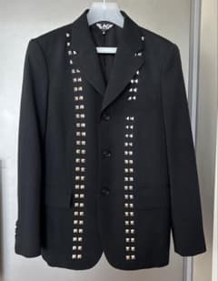 スタッズが目を引くギャルソンブラックのジャケット スタッズが目を引くギャルソンブラックのジャケット - メルカリ