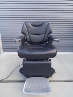 タカラベルモント 理容椅子 ランサー 2015年 中古椅子 整備渡し タカラベルモント 理容椅子 ランサー 2015年 中古椅子 整備渡し - メルカリ