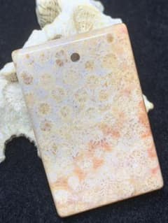 フォッシルコーラル ペンダントトップ 可愛い赤オレンジ46*30*8mm 