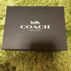 COACH ギフトボックス 黒 赤のサムネイル