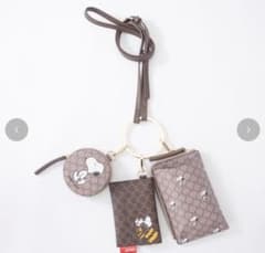 新作！しまむら　スヌーピー  3連マルチショルダーバック新品　ピーナッツのサムネイル