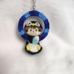 羊毛フェルト ・ 猫 ペンギンちゃんキーホルダー - メルカリ