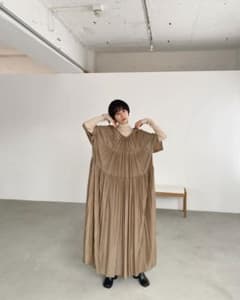 CLANE 半袖ワンピース　ロング丈　 ベージュのサムネイル
