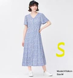 値下げ！フラワーVネックフレアスリーブワンピース(半袖)のサムネイル