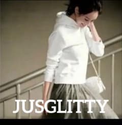 JUSGLITTY ホワイト フード付きパーカーのサムネイル